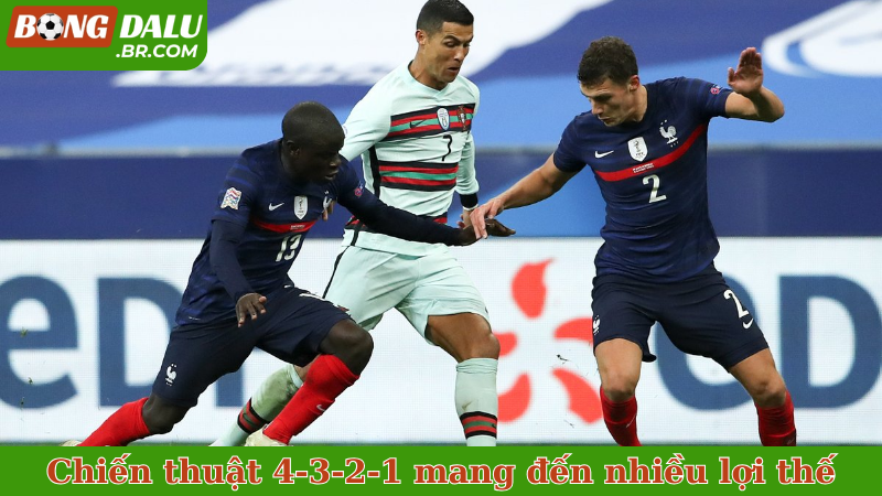 Chiến thuật 4-3-2-1 mang đến nhiều lợi thế cho đội bóng